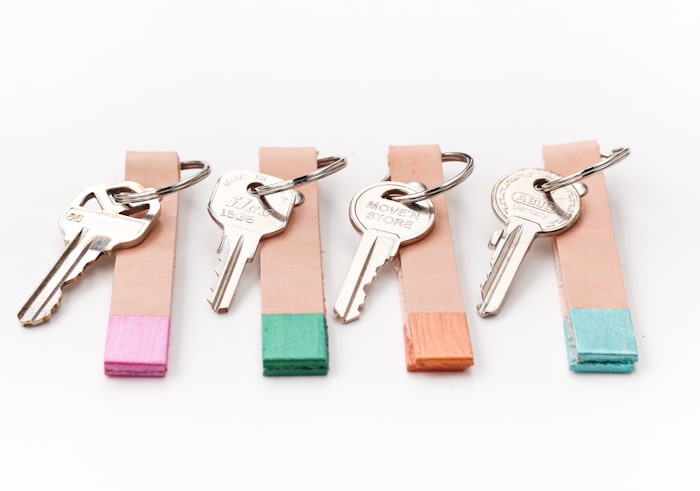 Color_blocked_leather_keychain_diy-12